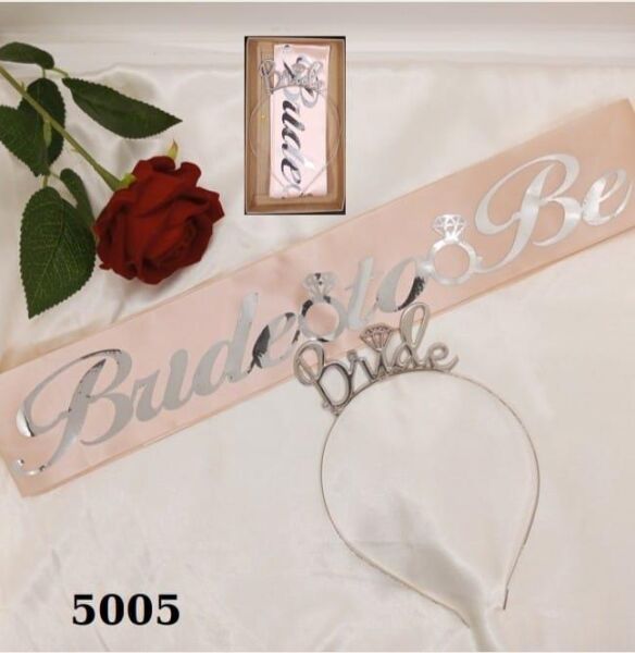 SET TAÇ METAL KUŞAK BRİDE PEMBE ZEMİN GÜMÜŞ YAZILI