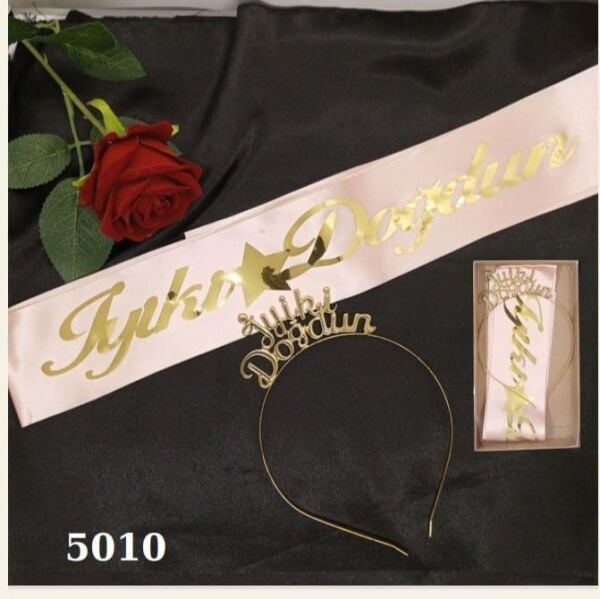 SET TAÇ METAL KUŞAK İYİKİ D.PEMBE ZEMİN GOLD YAZI